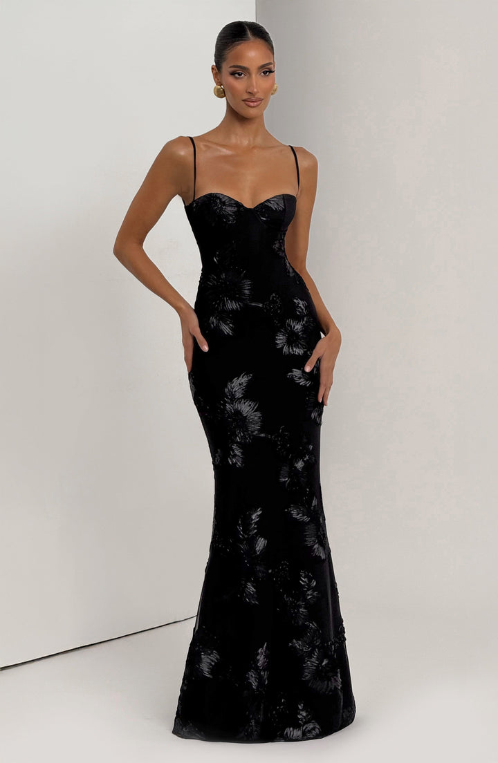 Elara - Structured elegance with exclusive details