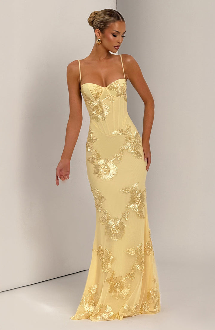 Elara - Structured elegance with exclusive details